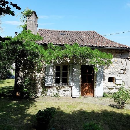 Wisteria Cottage Les Adjots Bagian luar foto