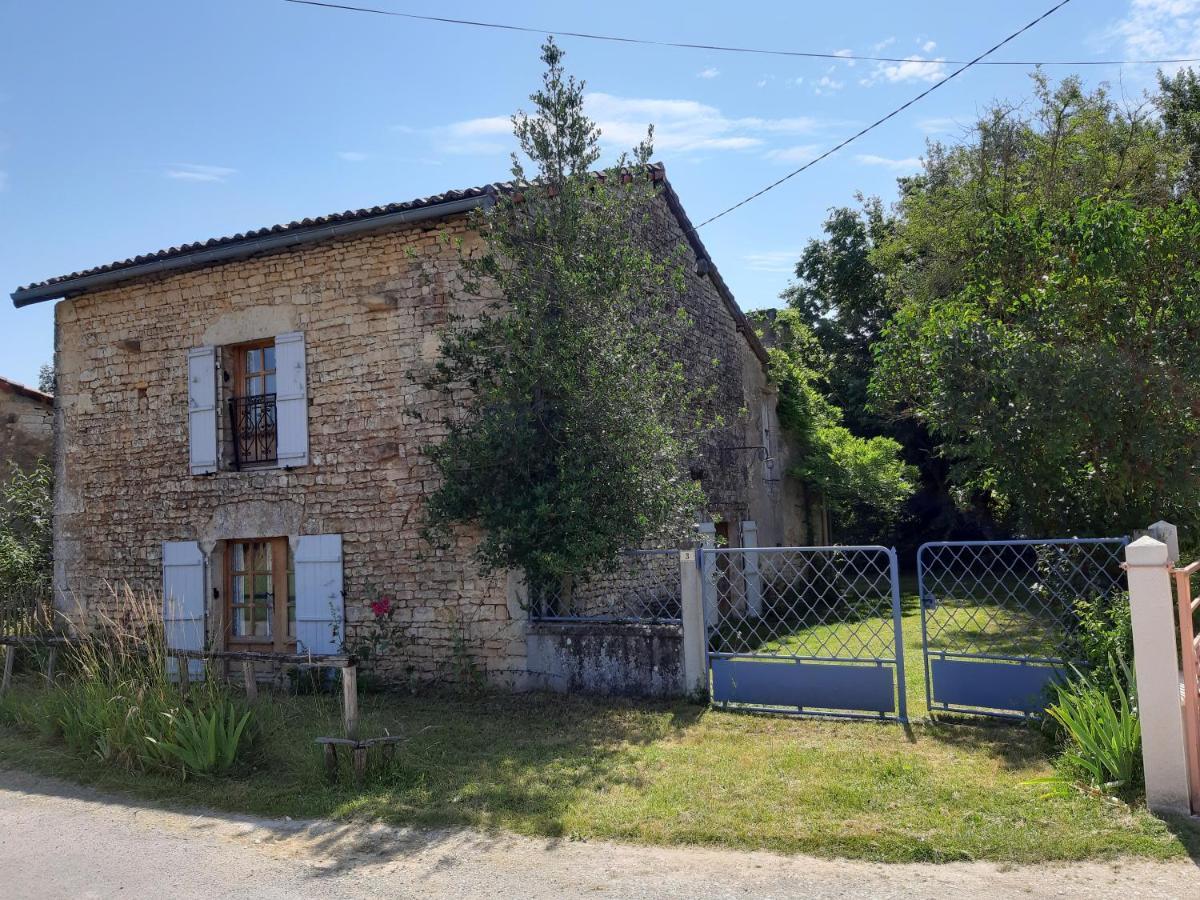 Wisteria Cottage Les Adjots Bagian luar foto