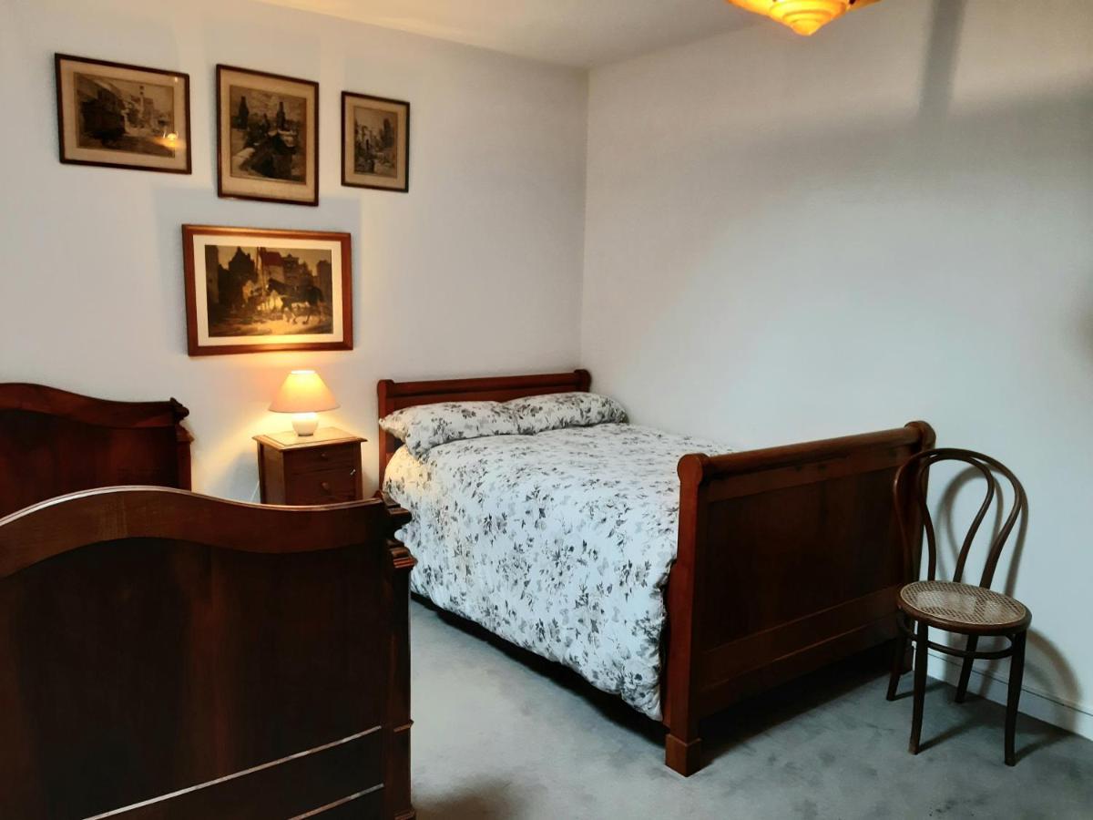 Wisteria Cottage Les Adjots Bagian luar foto
