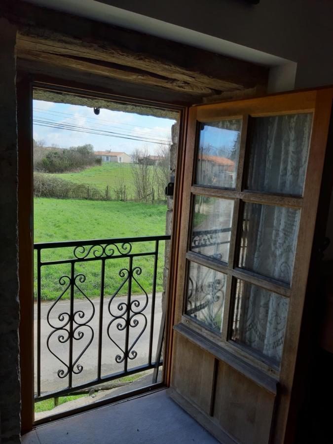Wisteria Cottage Les Adjots Bagian luar foto